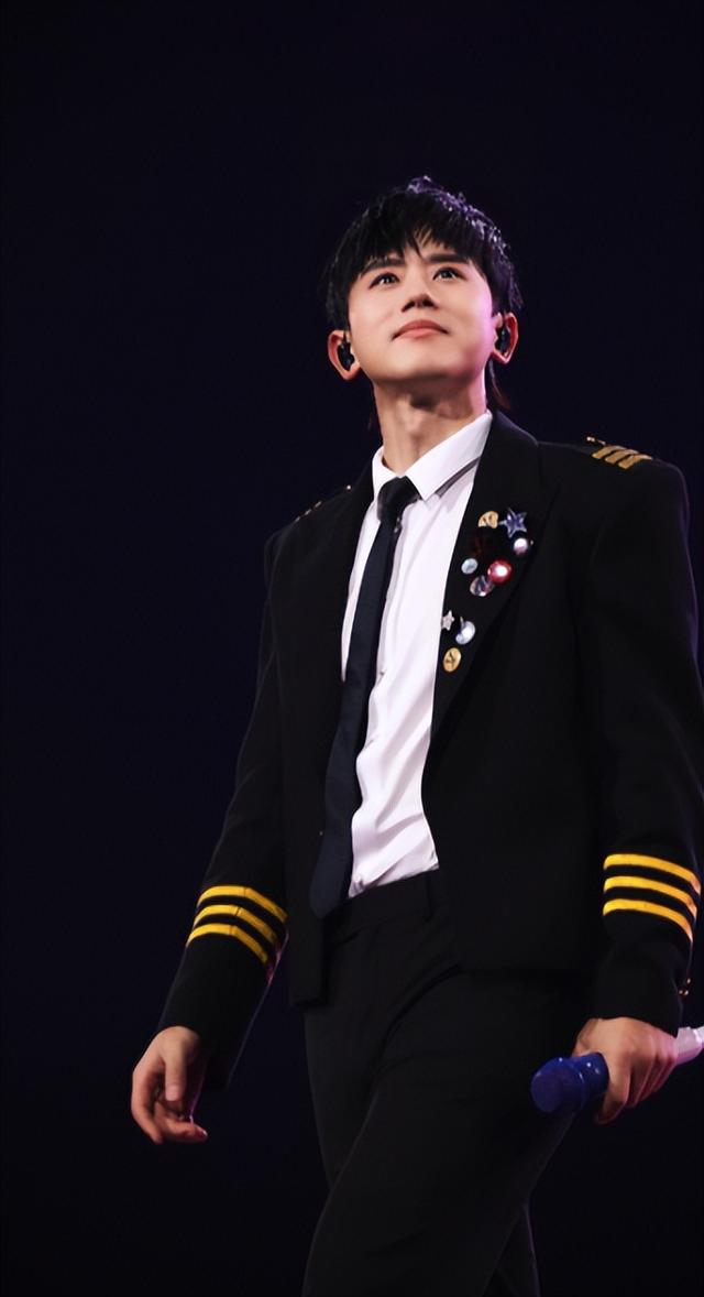 央媒发文，高调官宣42岁张杰喜讯，全网恭喜，终于等到这一天