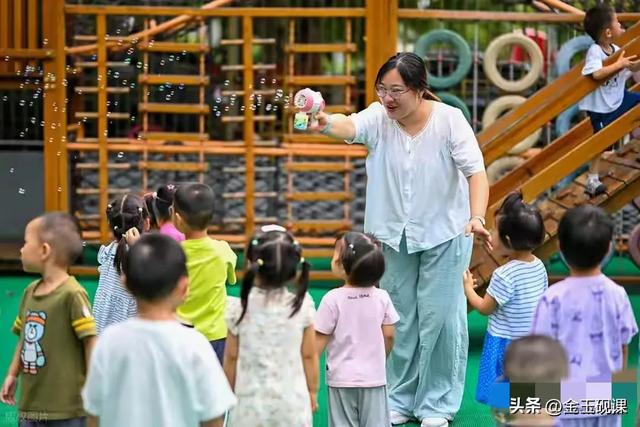 公办幼儿园免学费！民办园园长算账，家长愁：转园还是硬扛？