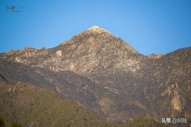 大理虽没下雪,但苍山之巅已是银装素裹,远眺和仰望都挺好看
