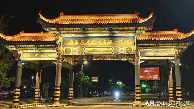 四川命运多舛的小城,由省会沦落为贫困县,依靠老房子重新崛起!