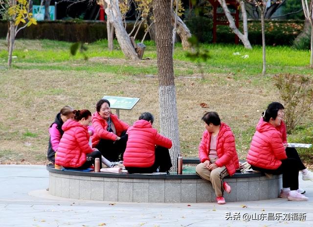 我在昌乐西湖公园拍到的游客