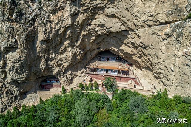 晋北“迷你悬空寺”藏不住了！1.5小时打卡“洞寺双璧”丨灵丘