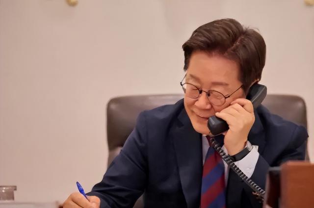 坚决不妥协，特朗普关税施压没用？关键时刻，美逼迫韩国“协防台海”，李在明早已给出答案