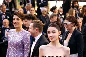 戛纳红毯上最大的笑话，没作品还自导自演一步三回头，被安保驱逐图片