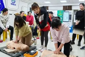 周末不打烊！普陀区红十字救护员培训热力开讲图片