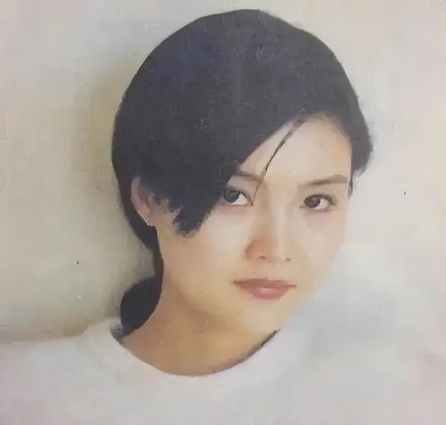 她11岁被导演看中，与名导同居多年被抛弃，如今复出却无人问津