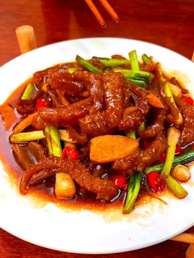 三伏天。少吃牛羊肉多吃它，一斤能顶十斤肉，贵是贵了点，但值得