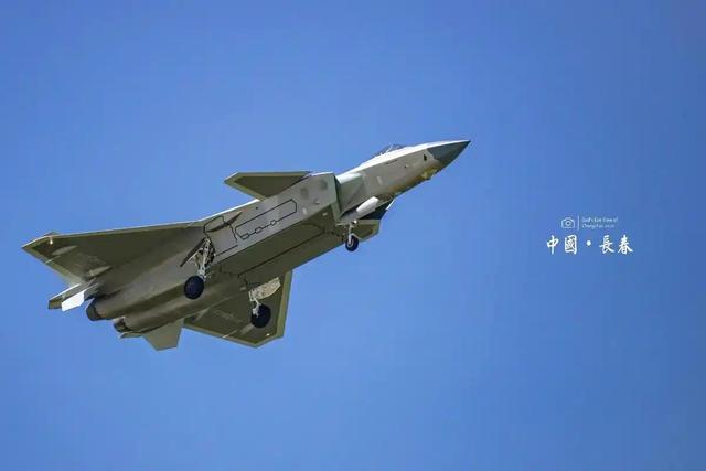 九三阅兵之际，6名间谍落网！带1448份机密出逃，泄露尖端武器