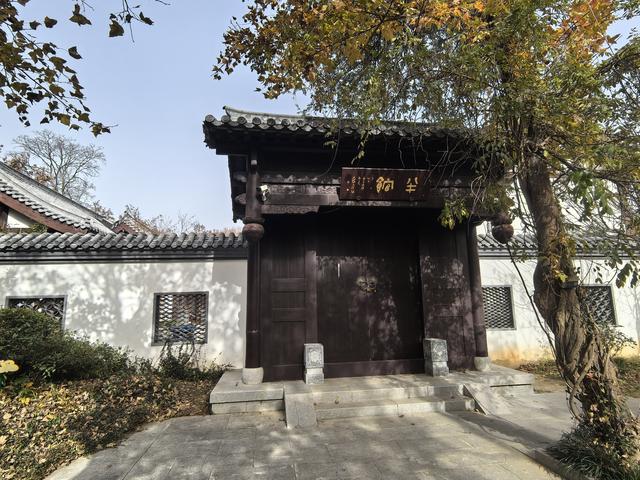 南京栖霞山一日徒步，游千年古刹，看漫山红叶