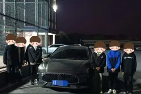 15岁少年凌晨无证开车，载5名未成年人上路“兜风”图片