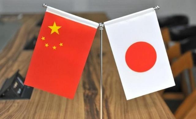 高市早苗对华正式“宣战”！中国两邻居站队日本	，特朗普告示全球