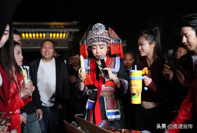 百万粉丝博主唱游贵港！你在现场吗？直播荷城圈粉全国