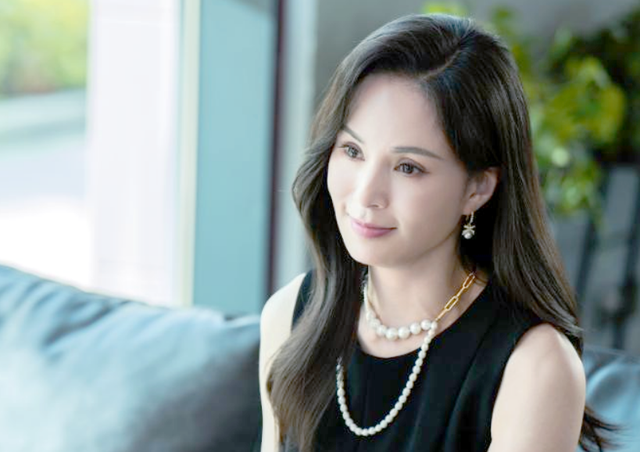 被老头“白嫖”10年，还倒贴上亿，59岁不婚不育的李若彤	，后悔吗