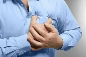 医生提醒：心脏病早期不是胸痛，而是身体出现4种异常，一定留意图片
