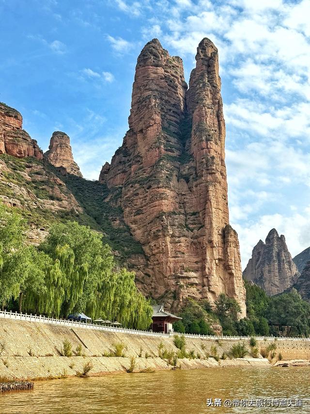 甘肃刘家峡水库，乘船游览黄河峡谷风光