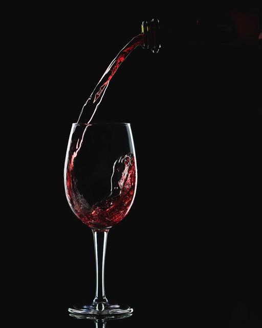 红酒过期了还能喝吗？酿酒师傅给出答案	，看完涨知识了