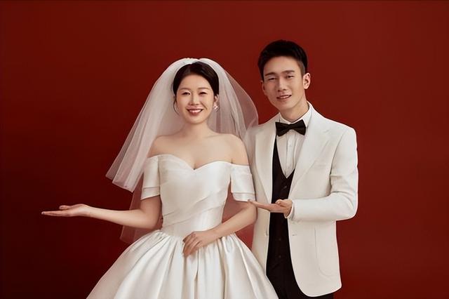 婚纱照成"素材包"贱卖，新人私密照遭泄露，平台审核去哪了