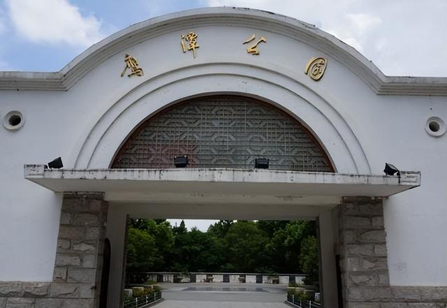 跟着赣超游鹰潭｜来鹰潭，开启一段“躺坪”之旅！