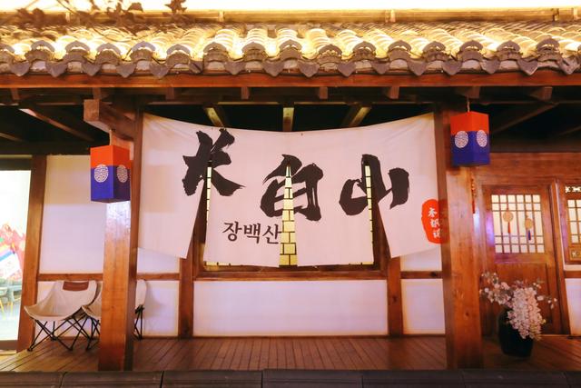 长白山恩都里度假区，旅游打卡新地标，感受夜色里的浪漫与新潮