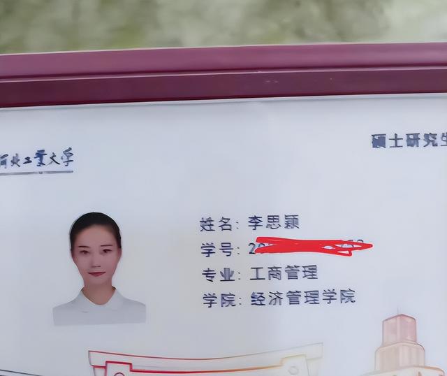 女民兵李思颖阅兵回家后仅半天，又官宣新身份，太牛了，全网恭喜