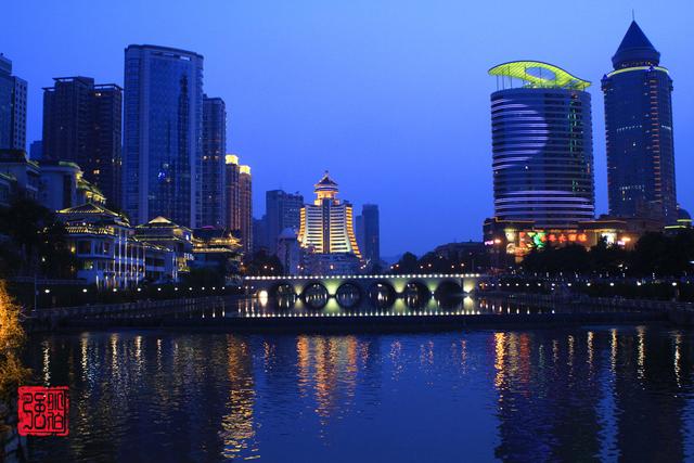 来贵州找优越感，越南人破防了：中国最穷的省为什么比河内还好？