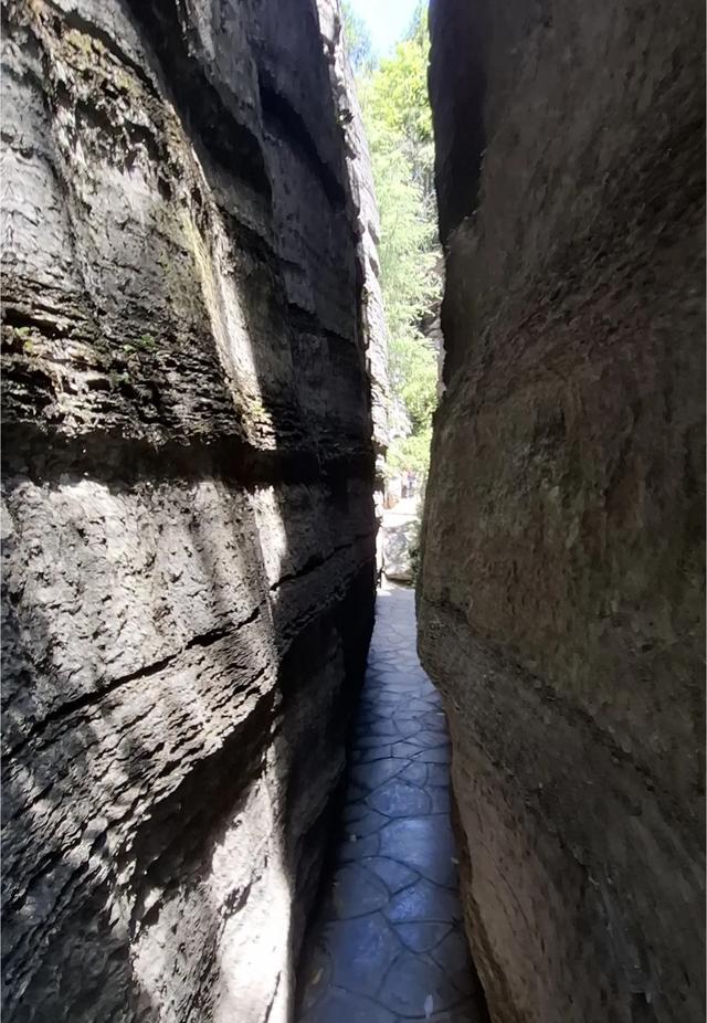 湖北恩施梭布垭石林景区