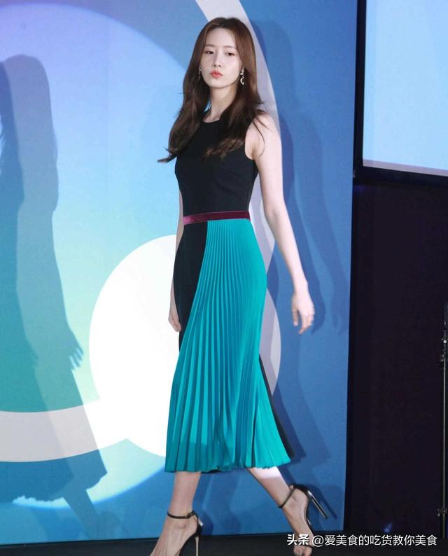 韩国女神林允儿美脚丫黑色一字带高跟鞋写真！太过完美的一双脚！