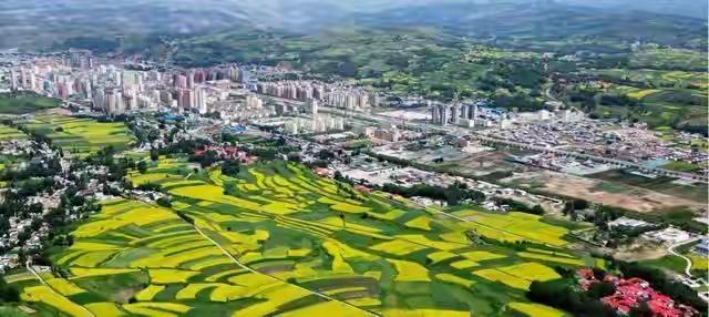 积石山是个什么样的地方？生活在这里的人们，一看到黄河就大喊家