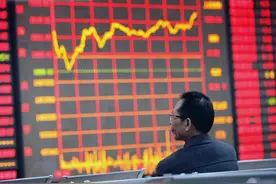 A股：尾盘突然拉升，释放了两大信息，明天走势不太简单！图片