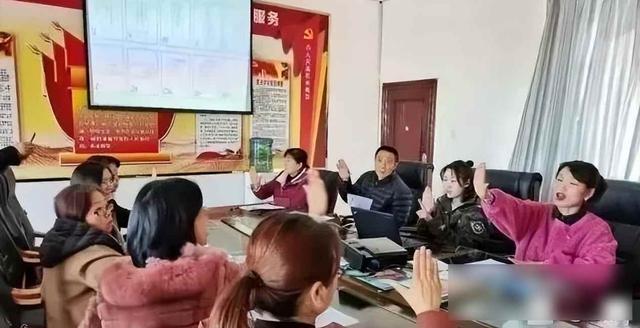 教师圈炸锅！大批教师宁可降薪降职，挤破头也要转岗，图啥？