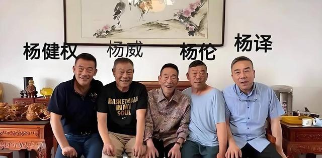 梁小龙被曝离世2天	，私生活被扒底朝天，原来他和杨少华处境一样