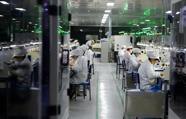 特朗普果然不靠谱，2700亿中国商品，拟被加税300%，中方反制来了