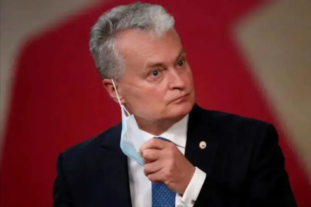 经济崩了，盟友全跑了，和中国决裂的欧洲小国	，现在想找中国填坑