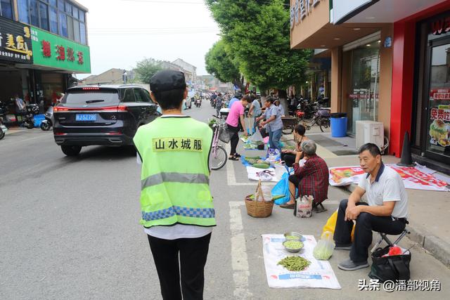 2005年国庆，南泉街上走了一圈，随便拍了一组当地人生活