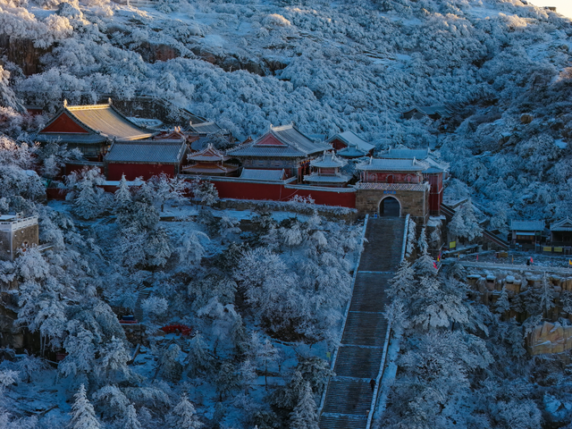 雪后泰山恢复开放 琉璃仙境引客来