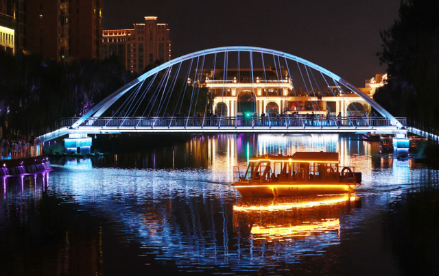 人人嫌弃的臭河，商家都不愿开门，如今却成“国家级”夜间地标