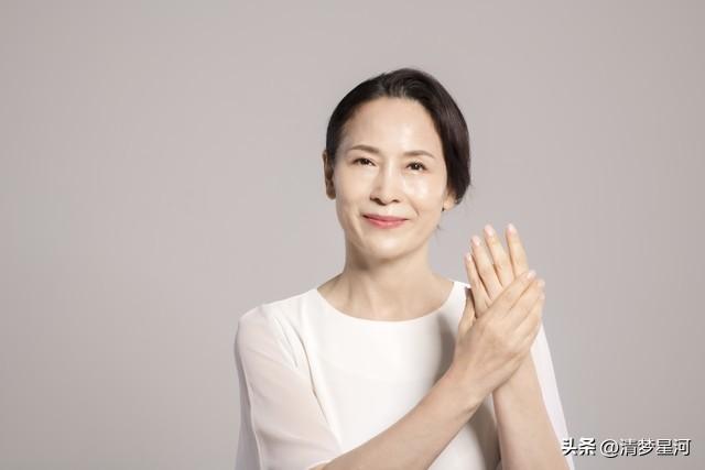 两性关系；不管你信不信，女人过54岁，都有如下7个症状，要接受