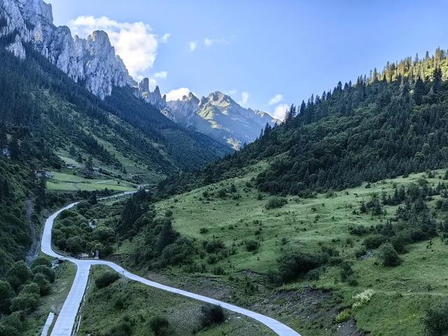 “奔八”老人驾车川藏路，穿越矮拉山，去看援藏的外孙女！