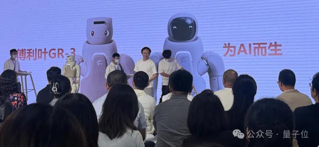 长得这么“乖”的人形机器人，第一次见
