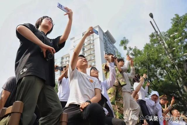中青报直击九三阅兵：42张摄影作品，见证场内场外