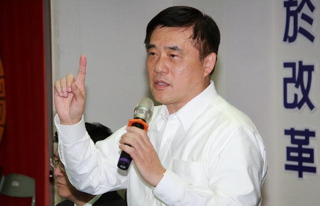 郝龙斌急了，在支持率落后郑丽文后，突发叫嚣：台不独、大陆不武