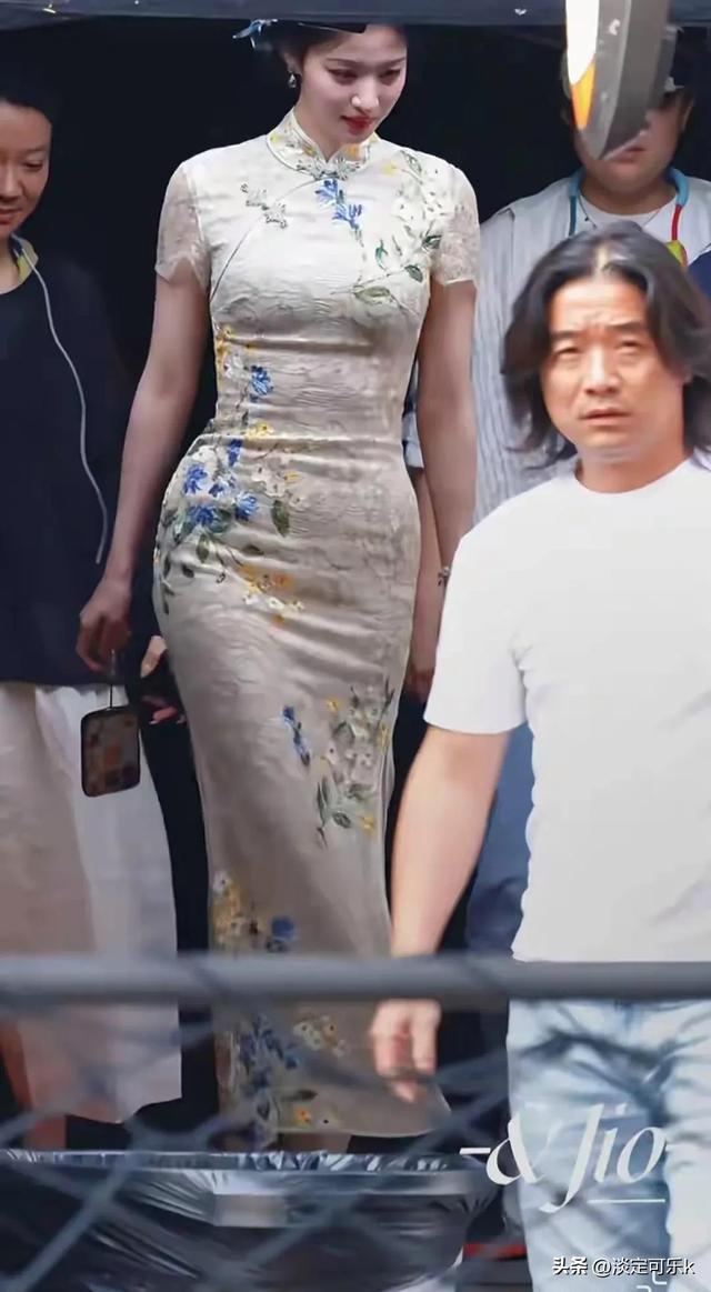 旗袍最美也只能穿成这样了吧？怎么还这么多人说故意拍丑的！