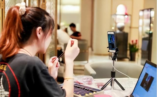 实体店末日？人民日报怒批：死的不是实体店，是20年不变经营脑！