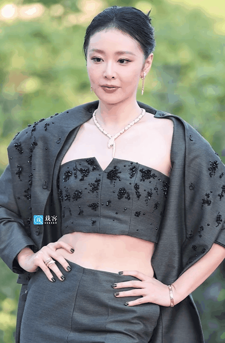北京这一夜，妖艳四射的倪妮和娜扎，却败给了全裹出镜的刘涛