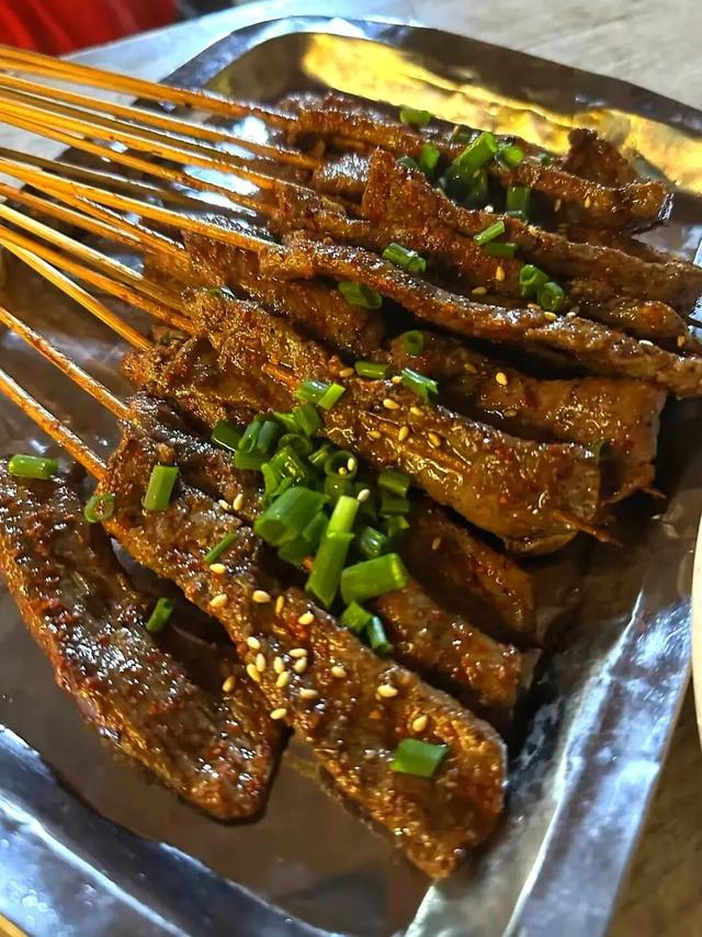 比西昌人少，比昆明更近！高铁直达20℃小众春城，赏花摘果泡温泉！3元草莓吃到撑~