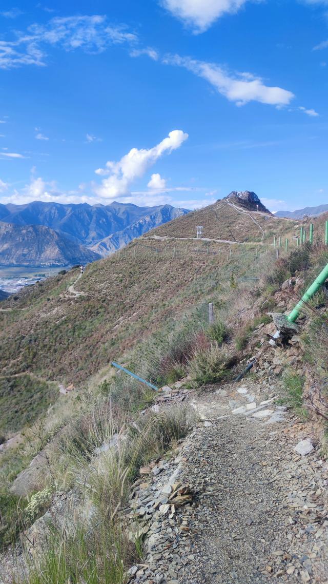 爬拉萨南山公园