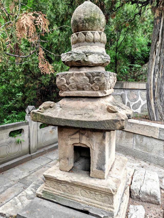 卦山天宁寺塔林——交城