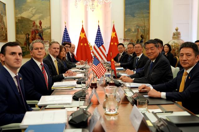 特朗普还未登机访华，白宫连夜致电中国，美要打造“深圳2.0”版