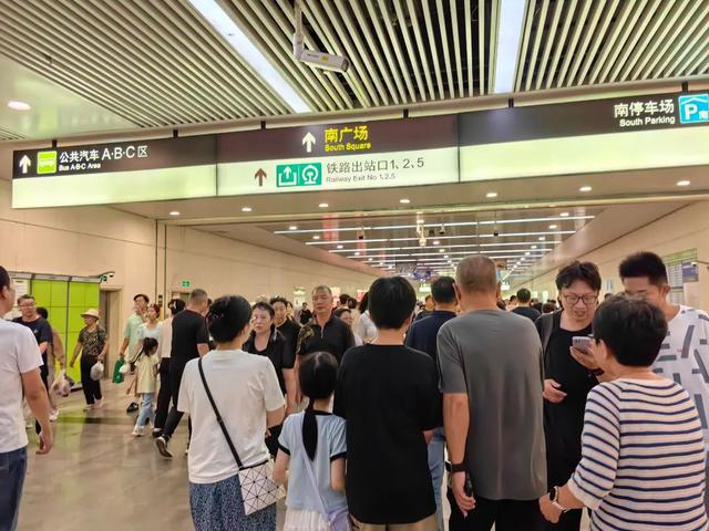 刚刚！天津津湾广场、天津站附近震撼一幕