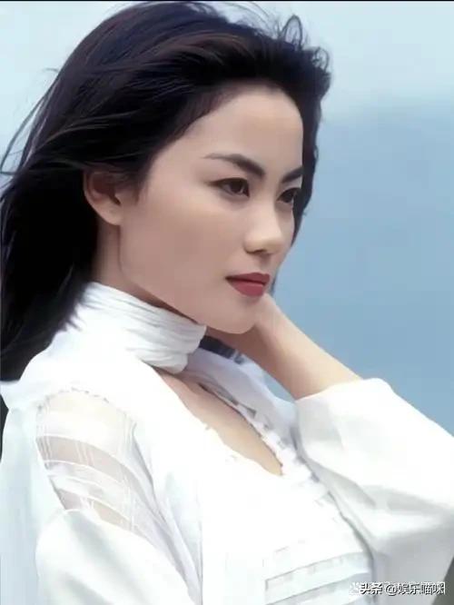 李亚鹏没想到，自己辛苦养大的李嫣	，如今19岁给王菲疯狂长脸